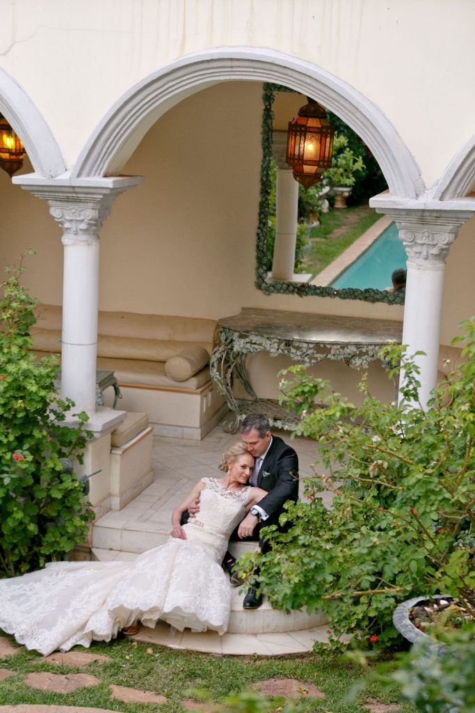 bride and groom under the arch at Illyria House in Pretoria