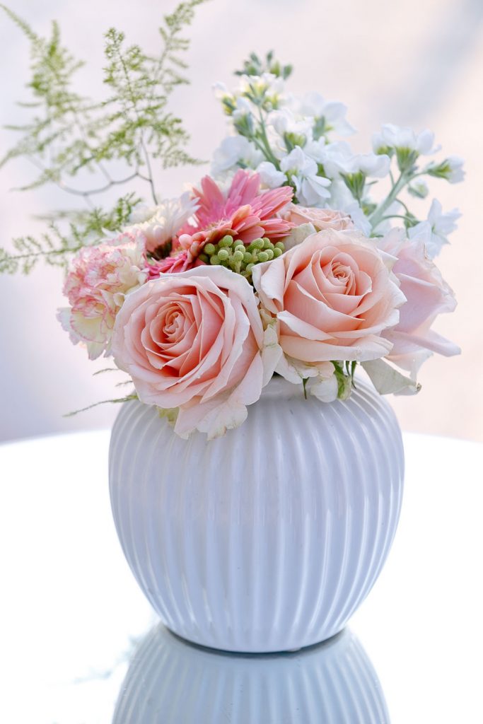 peach and pink wedding flowers at Emoyeni wedding venue in Parktown Johannesburg