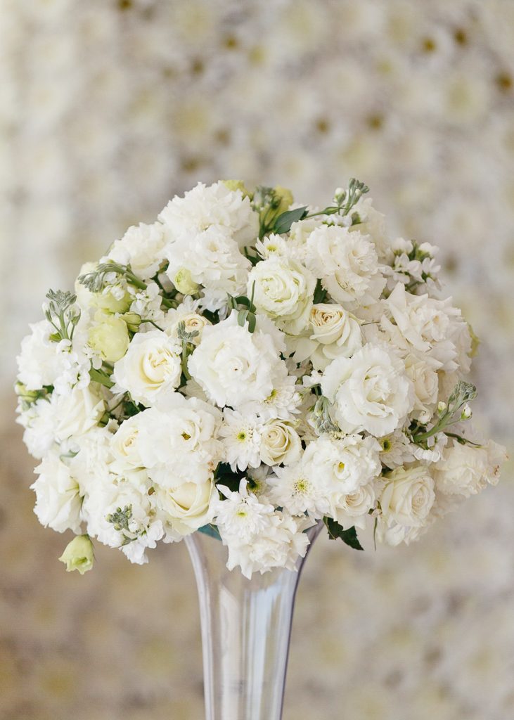 white wedding decor flowers at Emoyeni wedding & conference venue Parktown