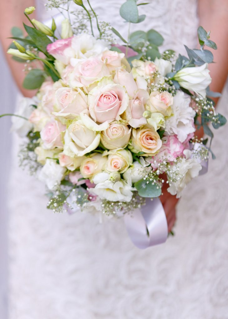 Weddings at Forum Homini bride holding a white boutique