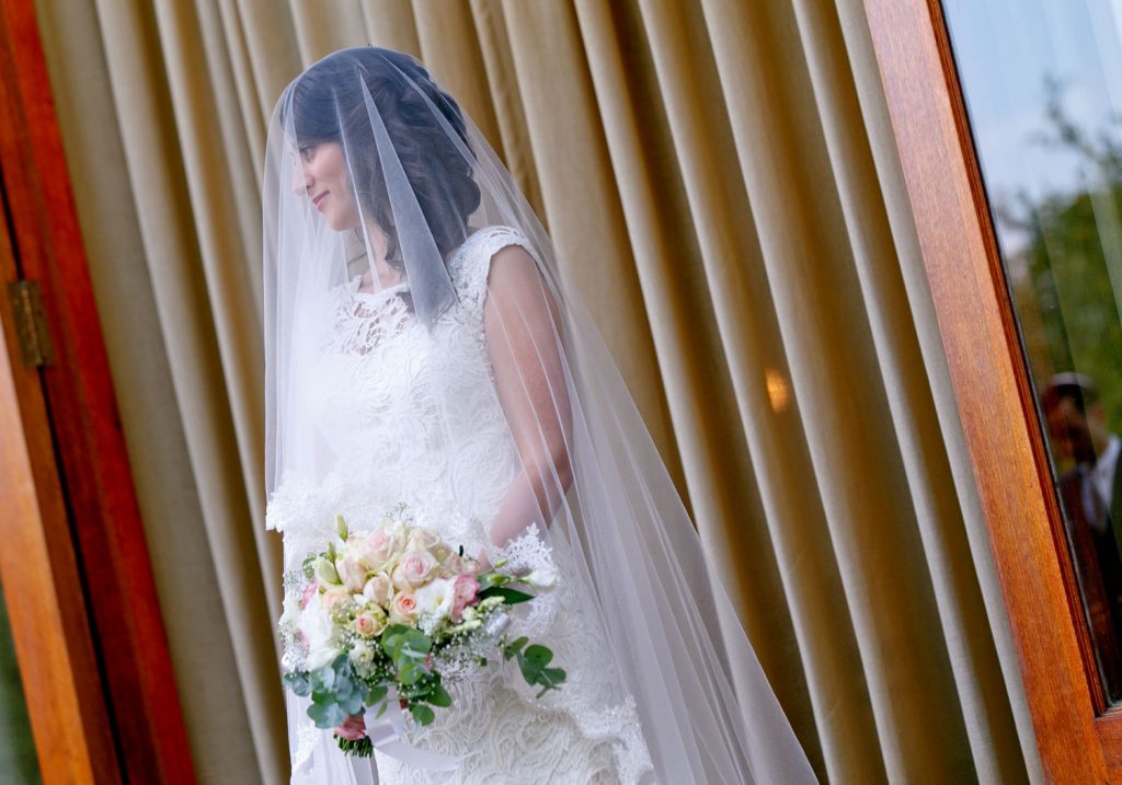 Jewish bride waiting for the groom at Forum Homini