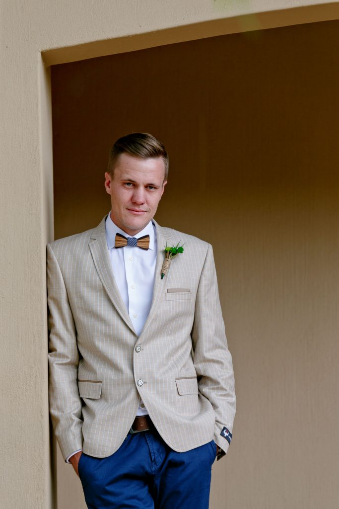 Groom in a brown wedding suite at Lezar Opstal Heidelberg