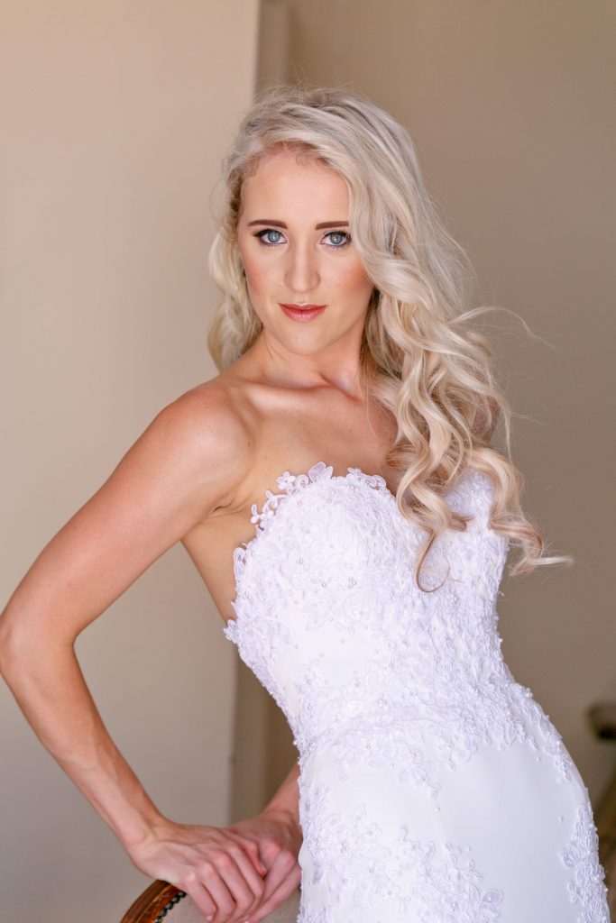 country bride in a white wedding dress at Lezar Opstal Wedding Venue