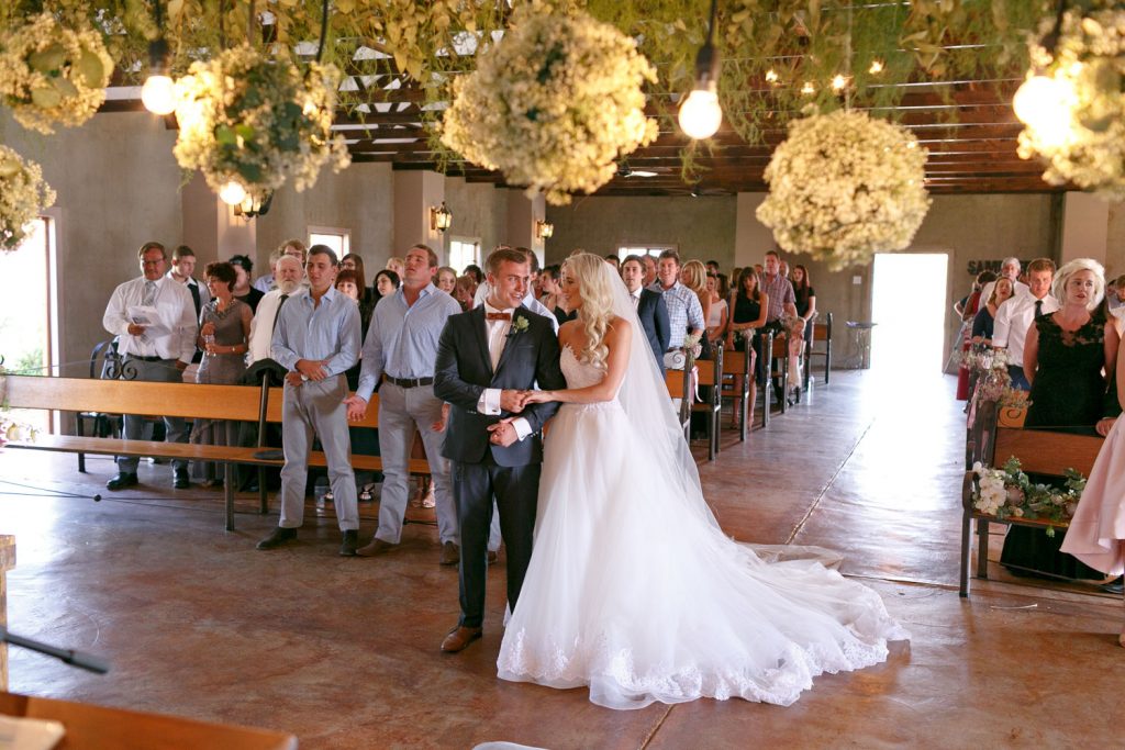 bride and groom singing in the church at Lezar Opstal Wedding Venue