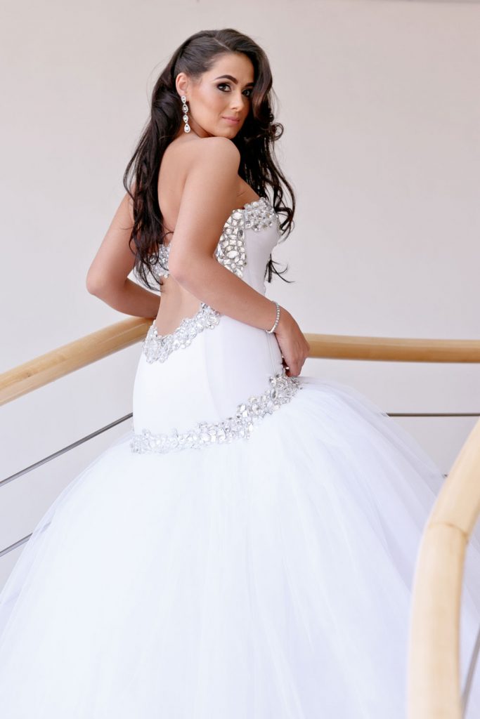 Bride in a white wedding dress at Wanderers Club