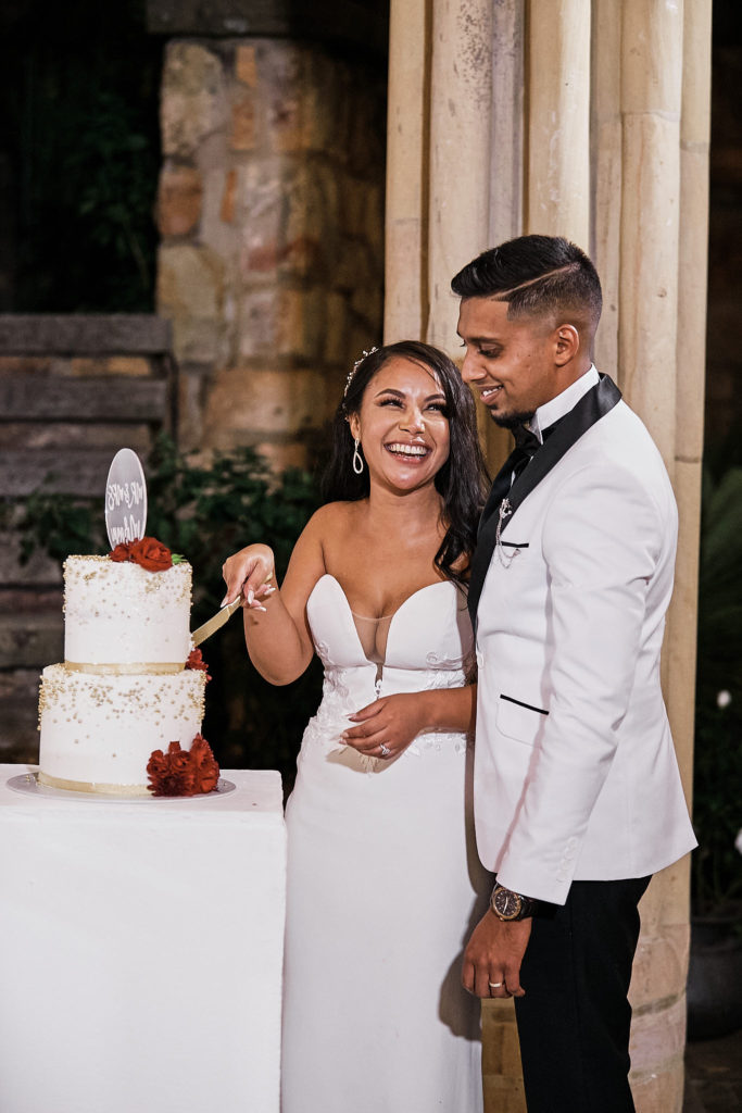Wedding couple cutting the wedding cake Shepstone Gardens